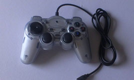 鏈接游戲手柄的USB數(shù)據(jù)線，USB數(shù)據(jù)線讓游戲暢游無限。