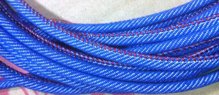 鋁合金蘋(píng)果數(shù)據(jù)線(xiàn) 鋁合金蘋(píng)果數(shù)據(jù)線(xiàn)